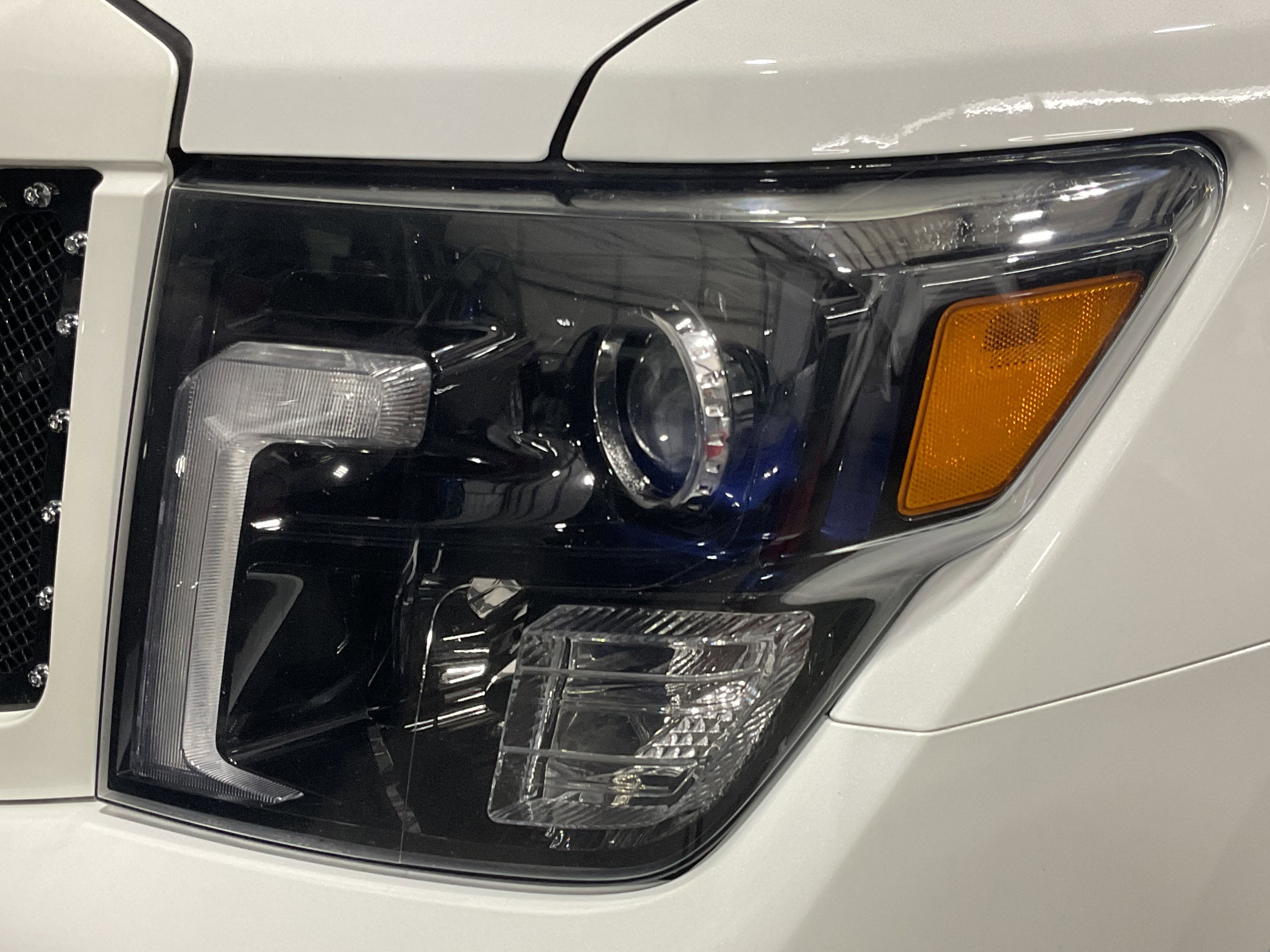 Used 2019 Nissan Titan SL w/ Midnight Edition image 11