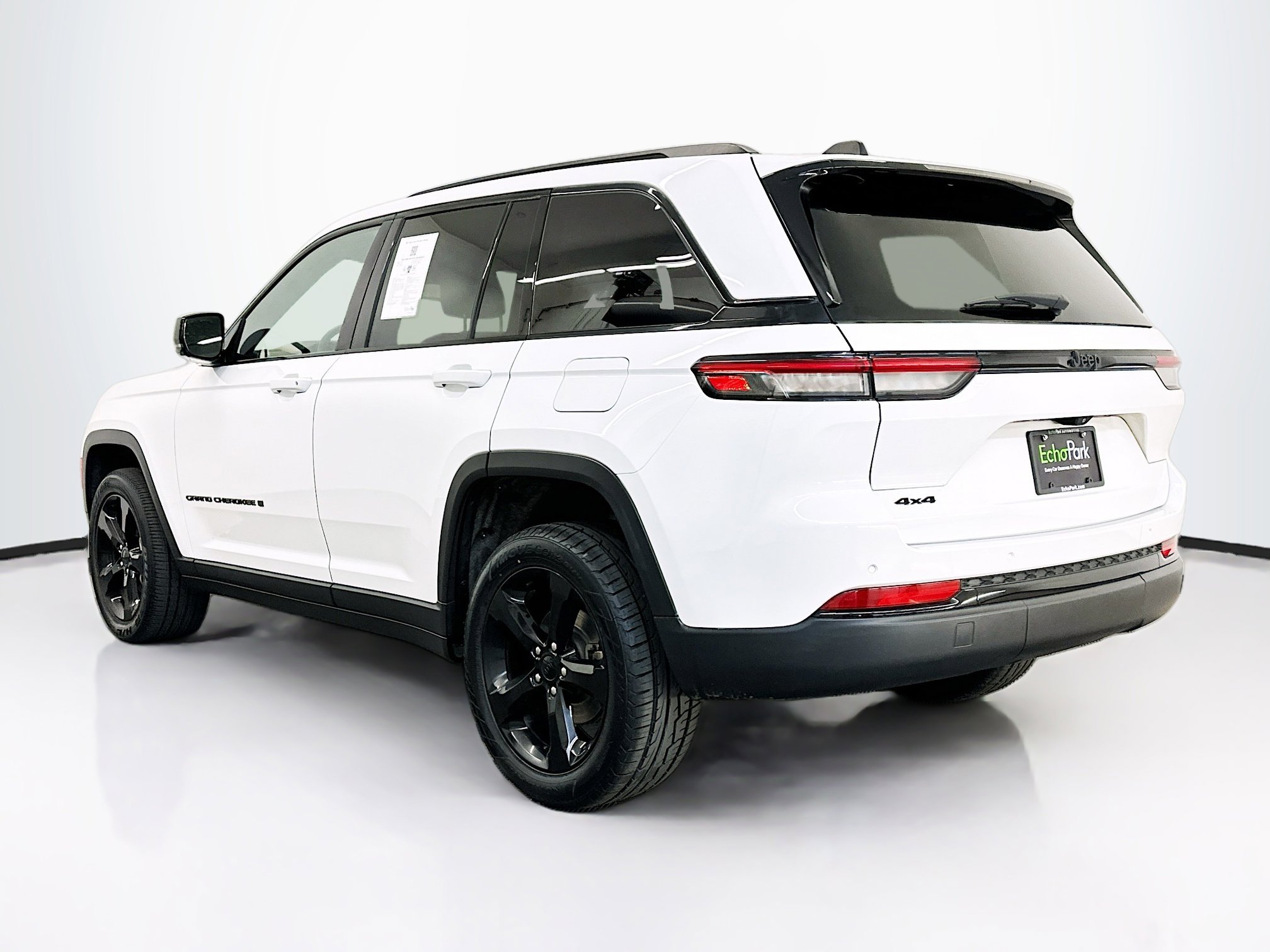 Used 2023 Jeep Grand Cherokee Altitude image 5