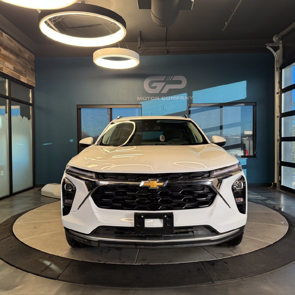 Used 2025 Chevrolet Trax LT w/ Driver Confidence Package FWD image 8