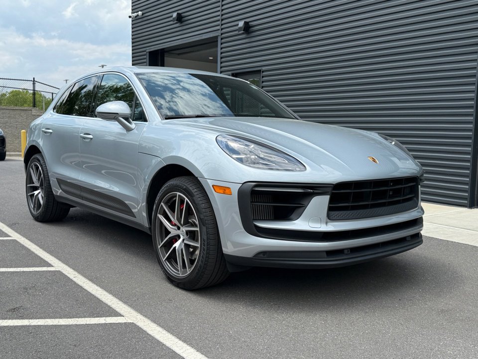 Certified 2022 Porsche Macan S AWD/4WD image 9