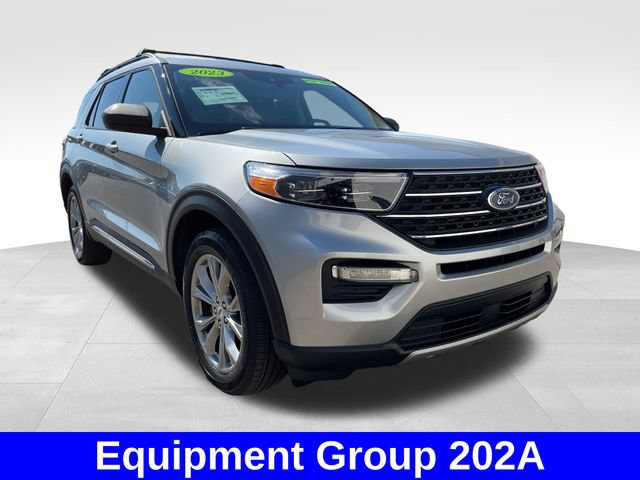 Used 2023 Ford Explorer XLT w/ Equipment Group 202A AWD/4WD image 7