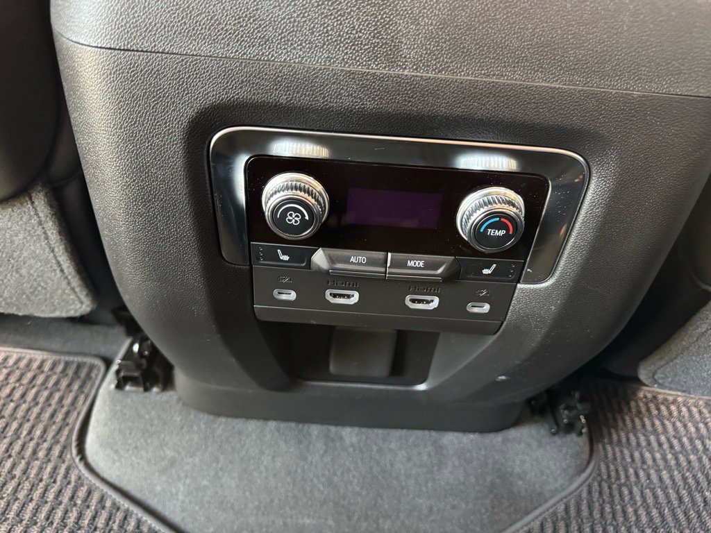 Used 2024 GMC Yukon XL Denali Ultimate image 16