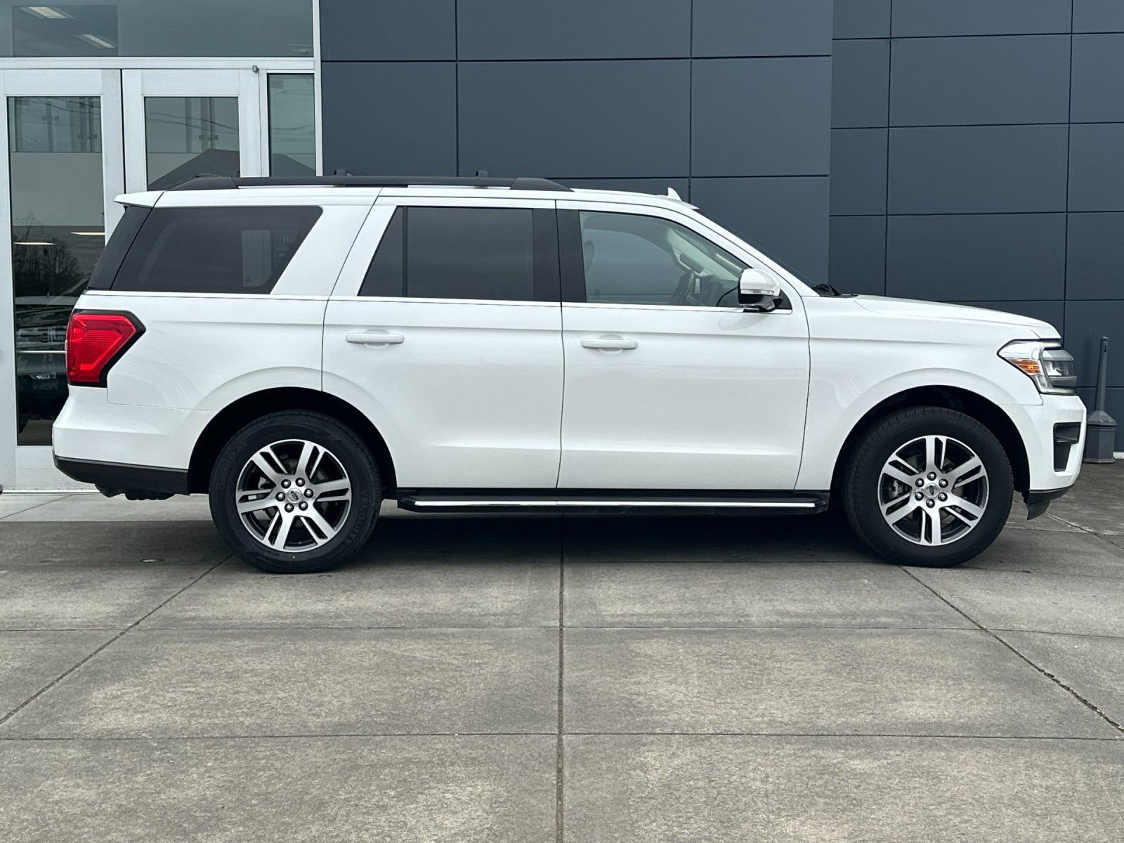 Used 2022 Ford Expedition XLT w/ Equipment Group 202A image 2