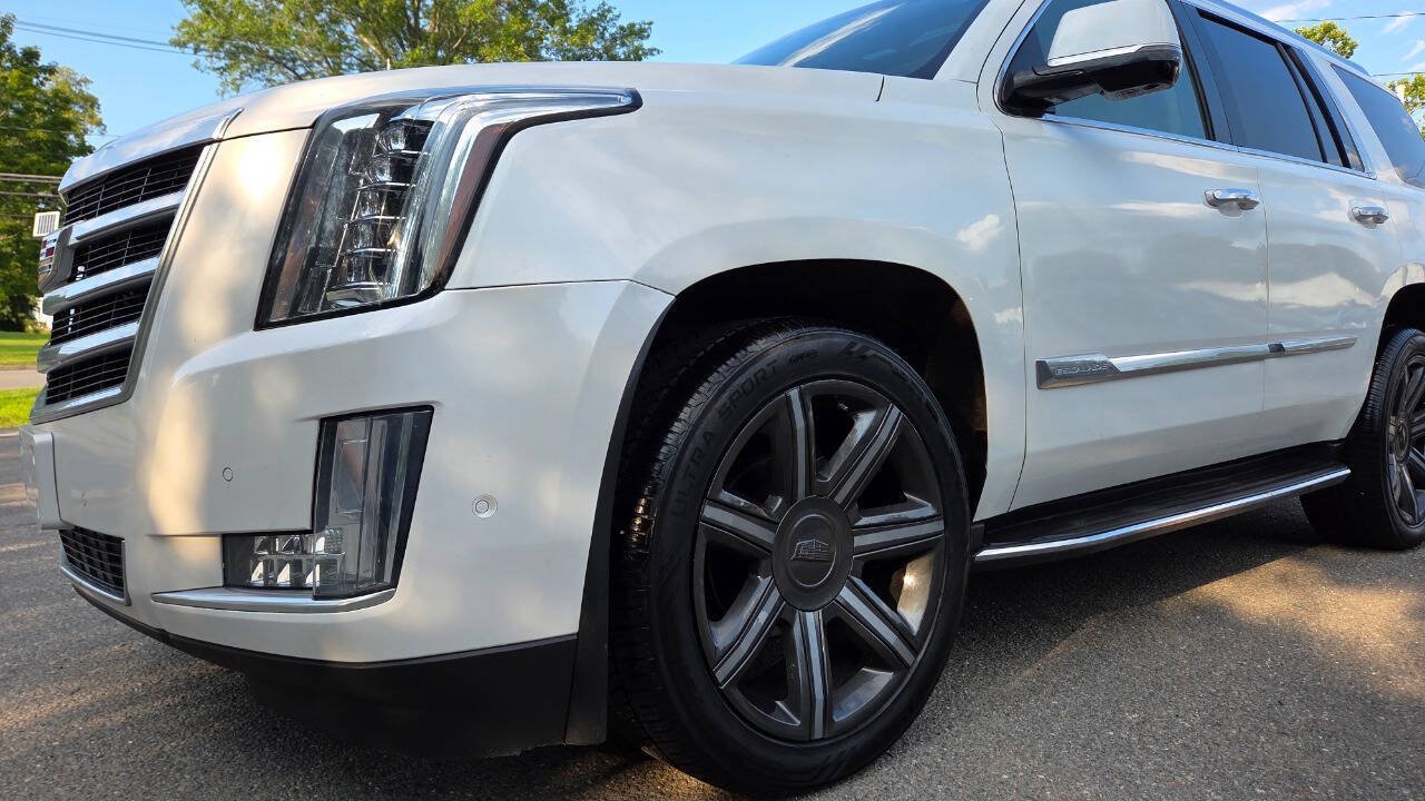 Used 2017 Cadillac Escalade Luxury AWD/4WD image 7