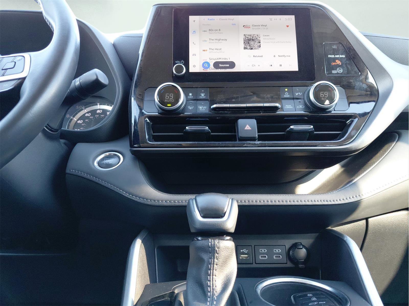 Used 2024 Toyota Highlander LE image 11