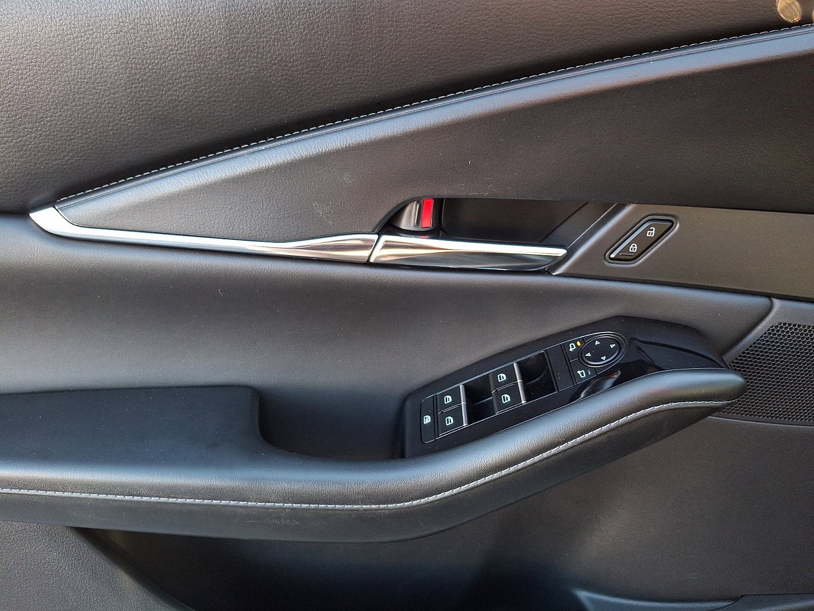 Used 2025 MAZDA CX-30 AWD 2.5 S w/ Preferred Package image 12