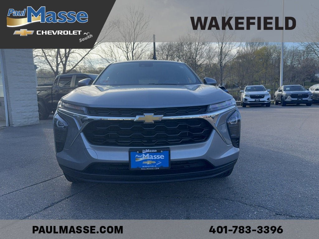 Used 2024 Chevrolet Trax LS w/ LS Convenience Package FWD image 2