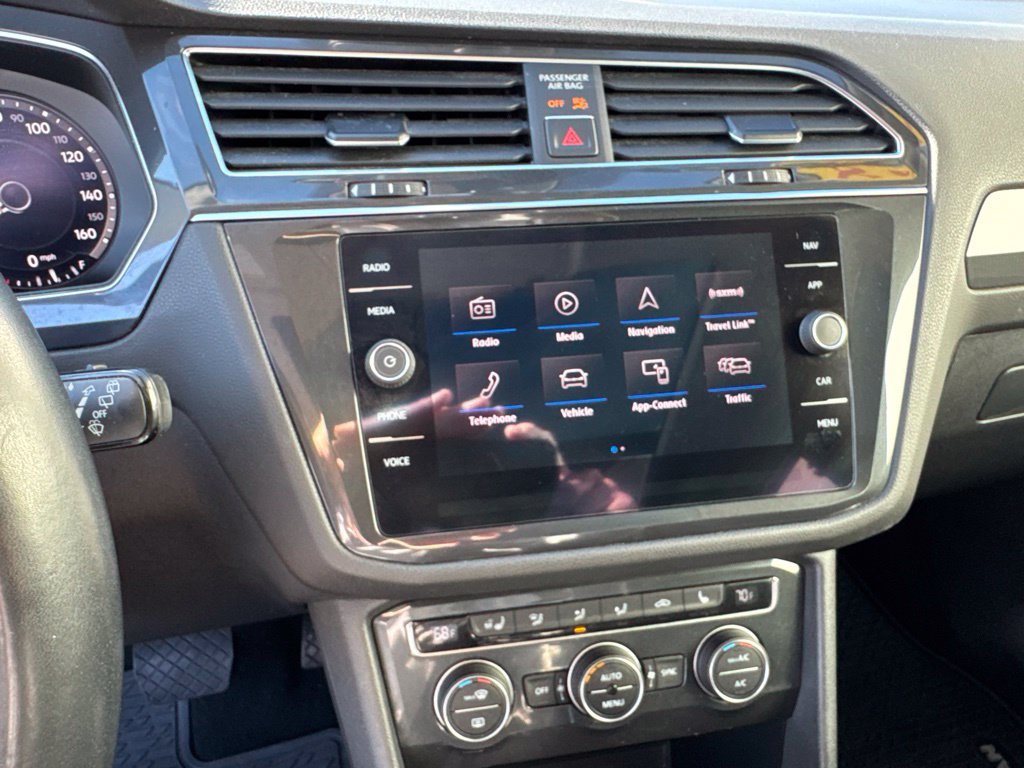 Used 2018 Volkswagen Tiguan SEL Premium FWD image 24