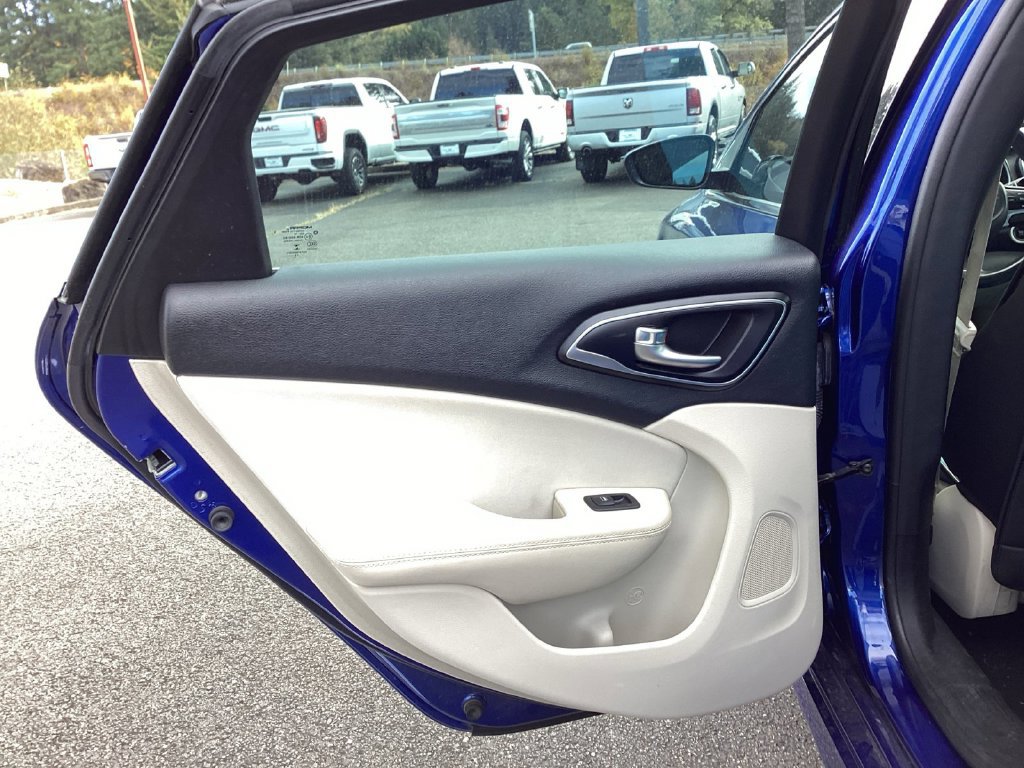 Used 2016 Chrysler 200 Limited w/ Anniversary Edition FWD image 18