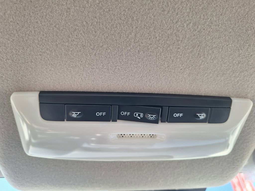 New 2025 Nissan Versa SV w/ Trunk Package image 18