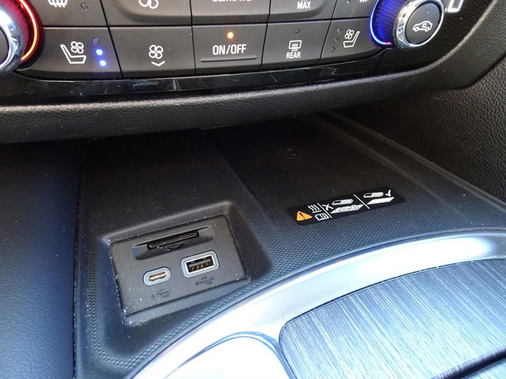 Used 2023 Buick Enclave Avenir image 22