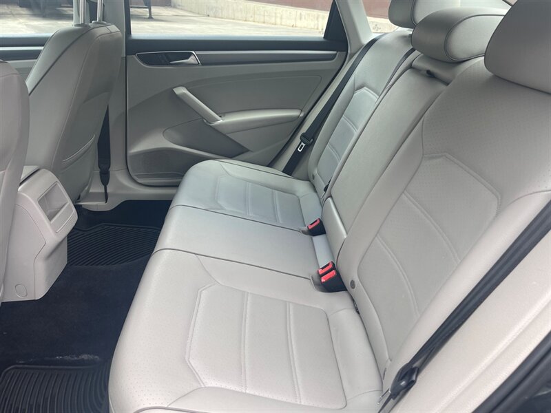 Used 2017 Volkswagen Passat 1.8T R-Line w/ R-Line Lighting Package FWD image 12
