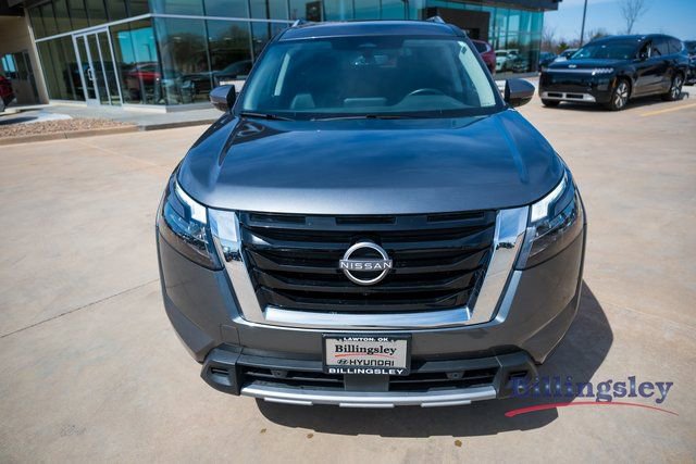 Used 2025 Nissan Pathfinder SL AWD/4WD image 8