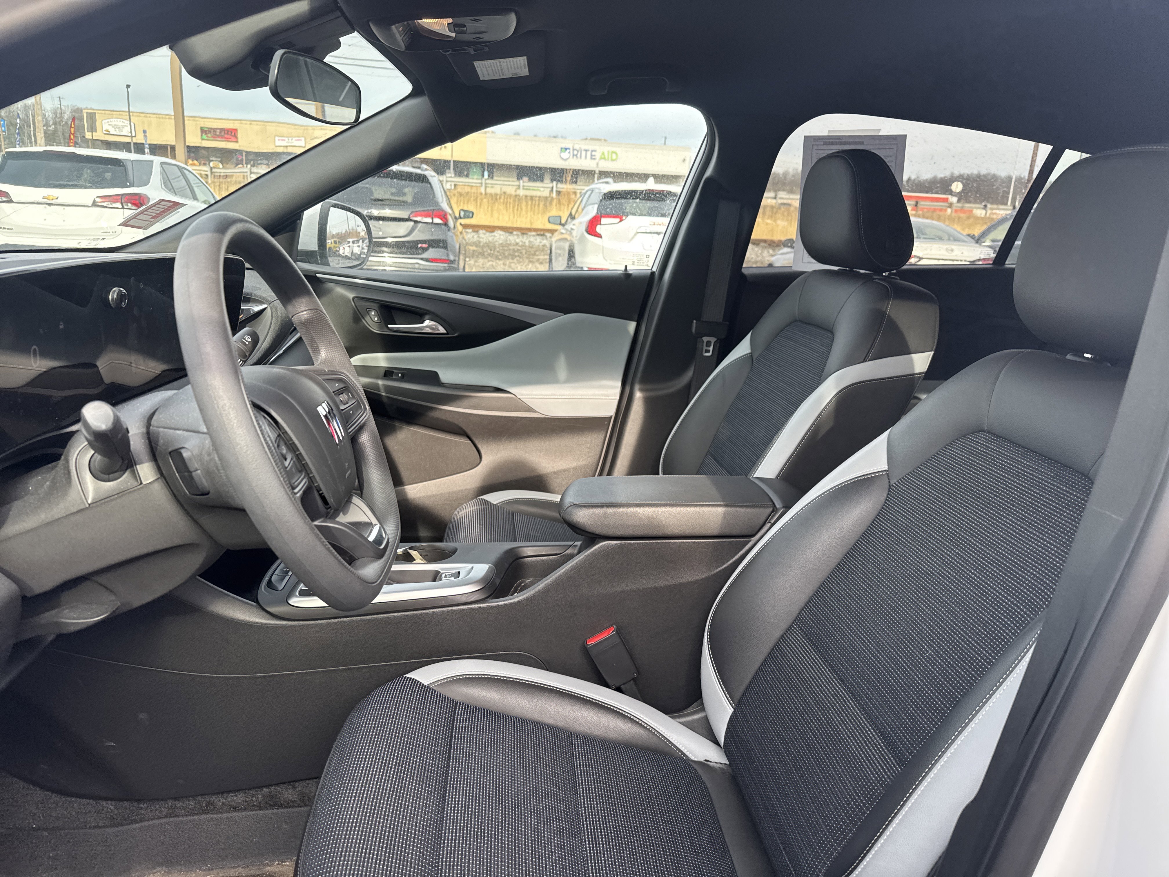 Used 2024 Buick Envista Preferred w/ Advanced Safety Package image 12