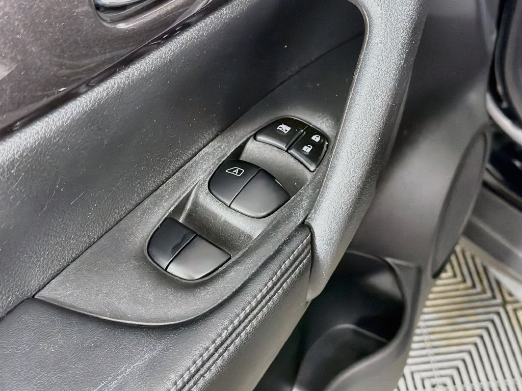Used 2019 Nissan Rogue SV w/ Sun & Sound Touring Package AWD/4WD image 18