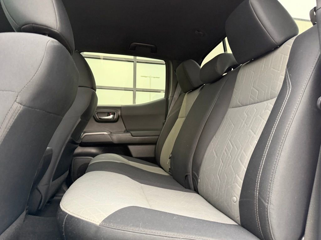 Used 2022 Toyota Tacoma TRD Off-Road image 11
