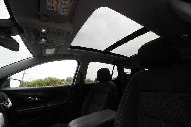 Used 2023 GMC Terrain SLE w/ Driver Convenience Package FWD image 24