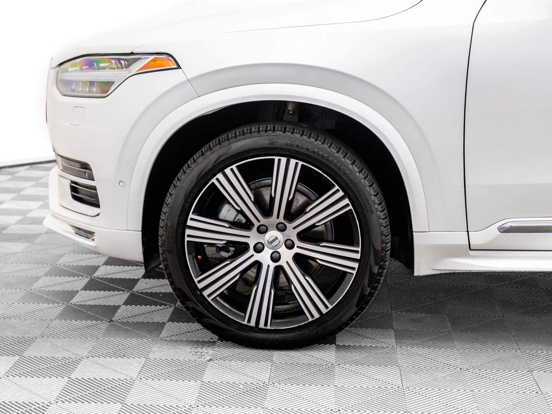 Used 2023 Volvo XC90 B6 Ultimate w/ Protection Package Premier image 36