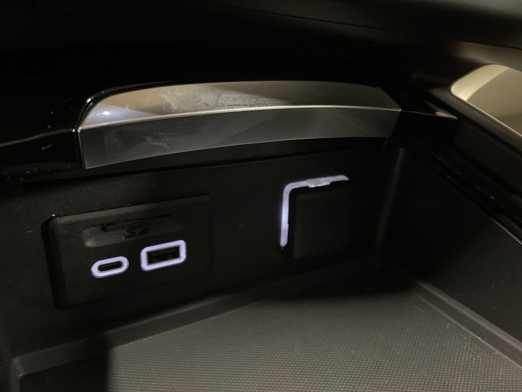 Used 2021 Buick Envision Essence w/ Technology Package I FWD image 34