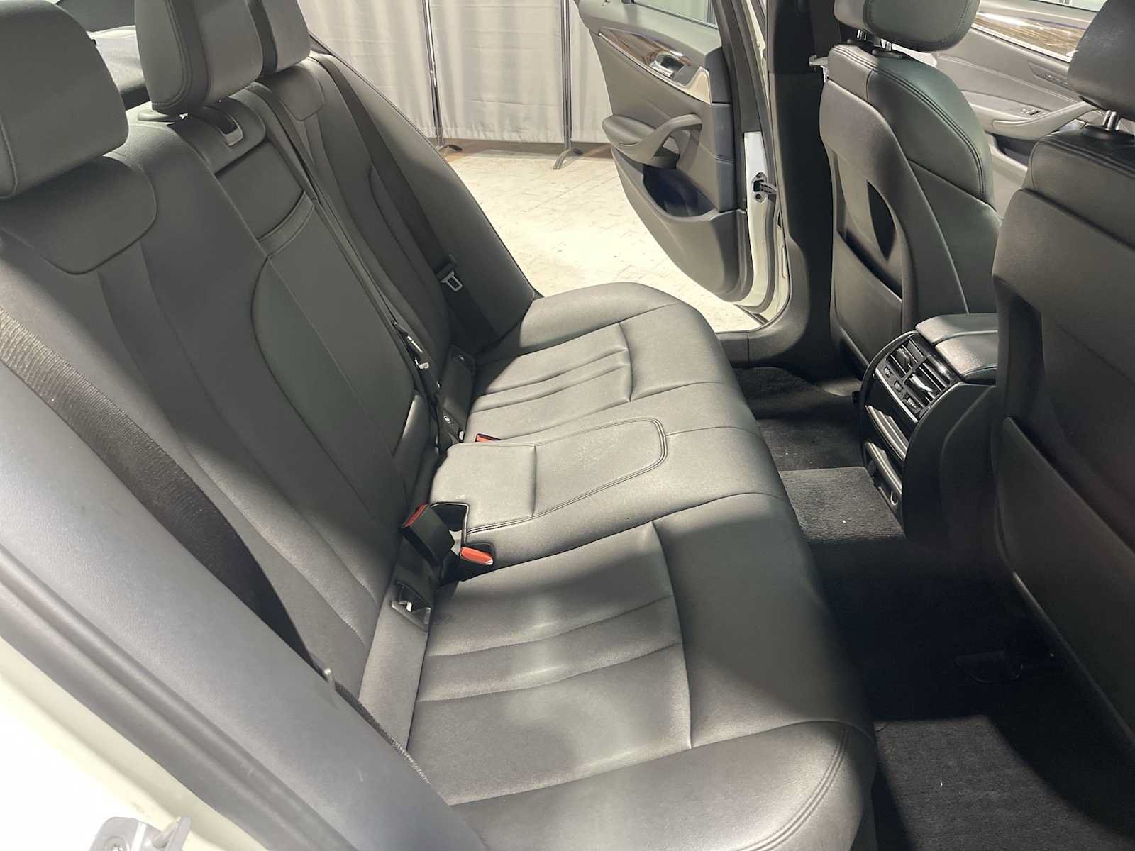 Used 2018 BMW 530e xDrive AWD/4WD image 13