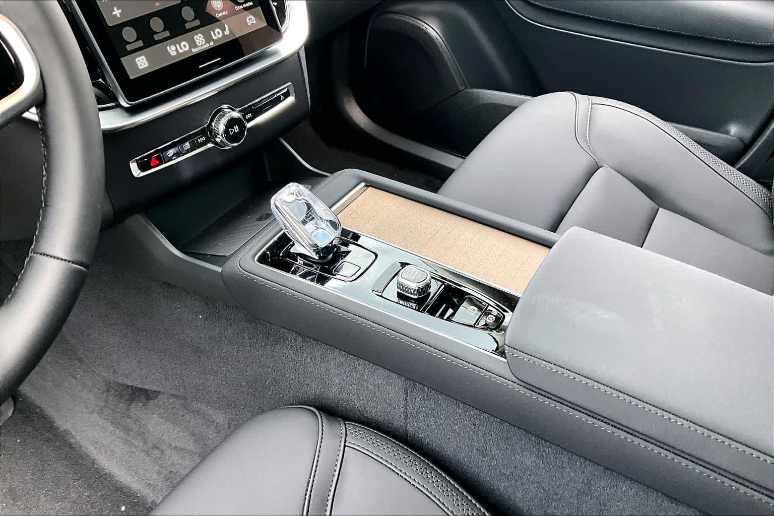 New 2026 Volvo XC90 B6 Plus w/ Protection Package Premier AWD/4WD image 10