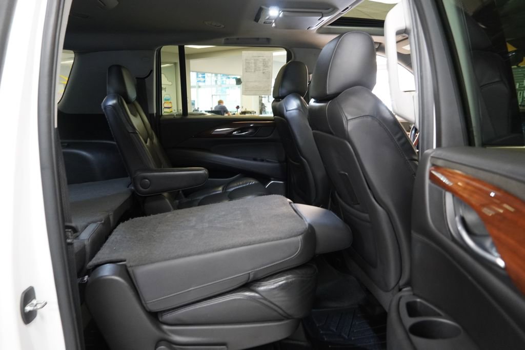 Used 2019 Cadillac Escalade ESV Luxury image 36