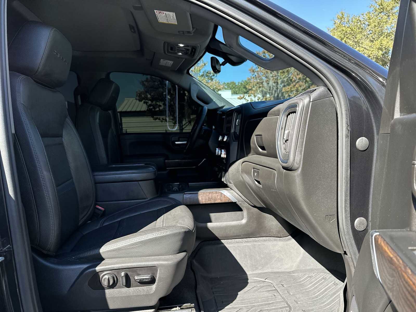 Used 2020 GMC Sierra 3500 Denali w/ Denali Ultimate Package image 20