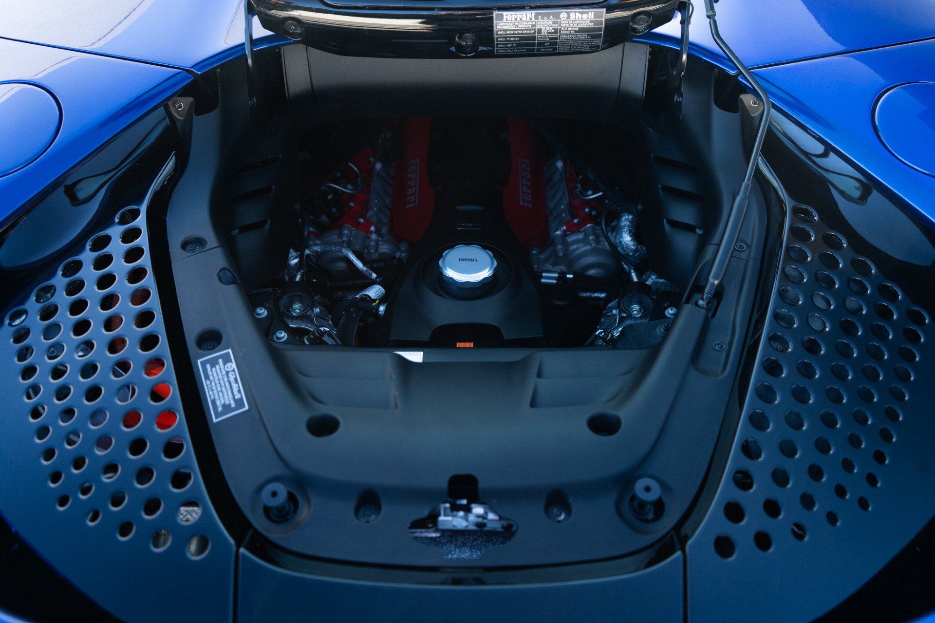 Used 2025 Ferrari SF90 Spider image 40