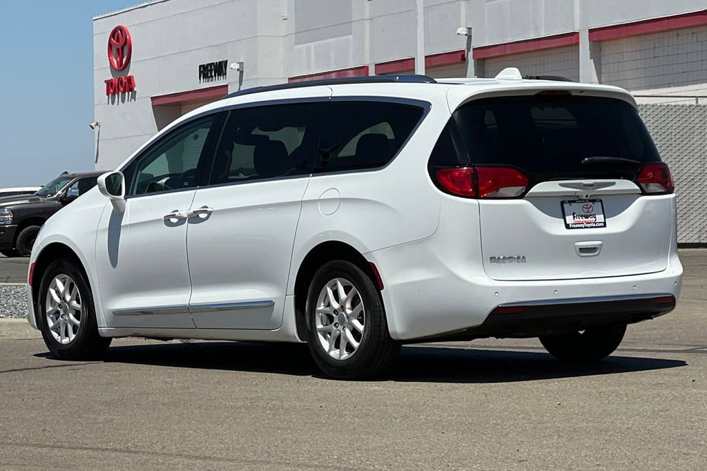 Used 2020 Chrysler Pacifica Touring-L FWD image 7