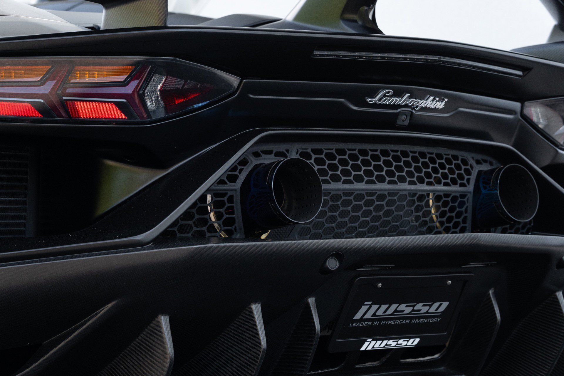 Used 2020 Lamborghini Aventador SVJ AWD/4WD image 45