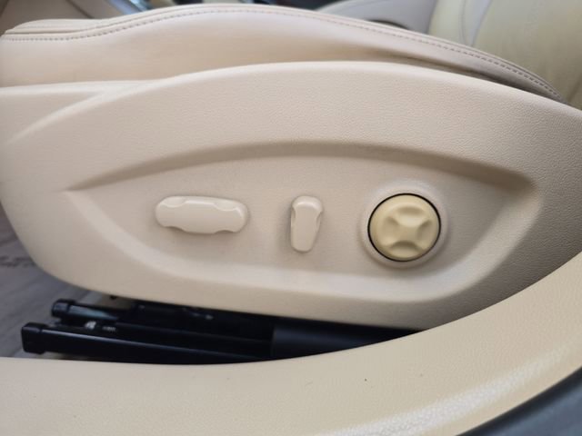 Used 2010 Buick LaCrosse CXS image 18