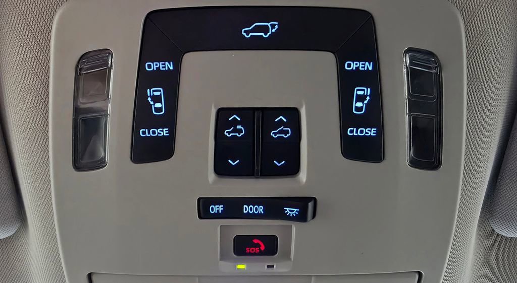 Used 2024 Toyota Sienna XLE image 51