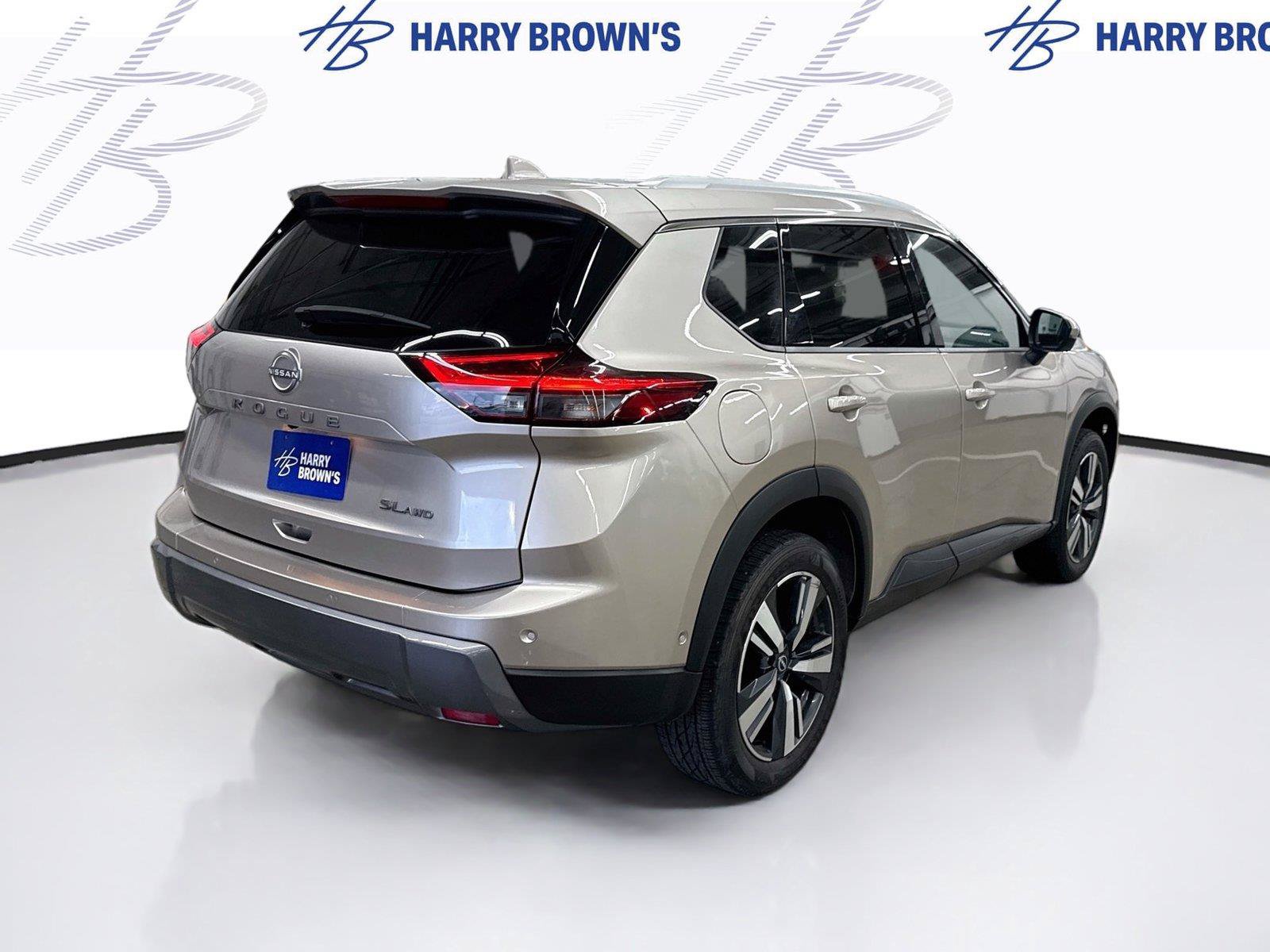 Used 2024 Nissan Rogue SL AWD/4WD image 10