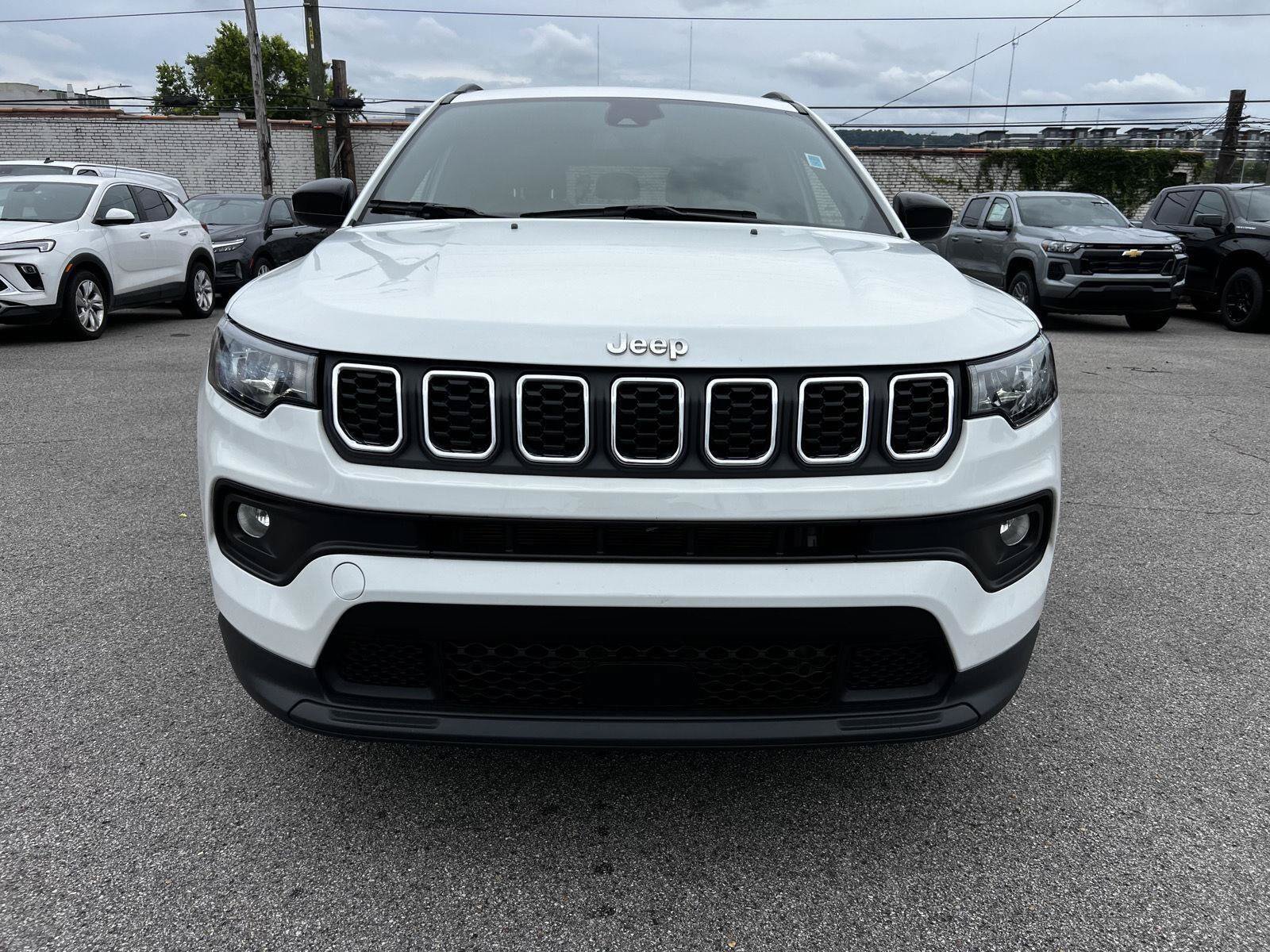 Used 2025 Jeep Compass Latitude AWD/4WD image 26