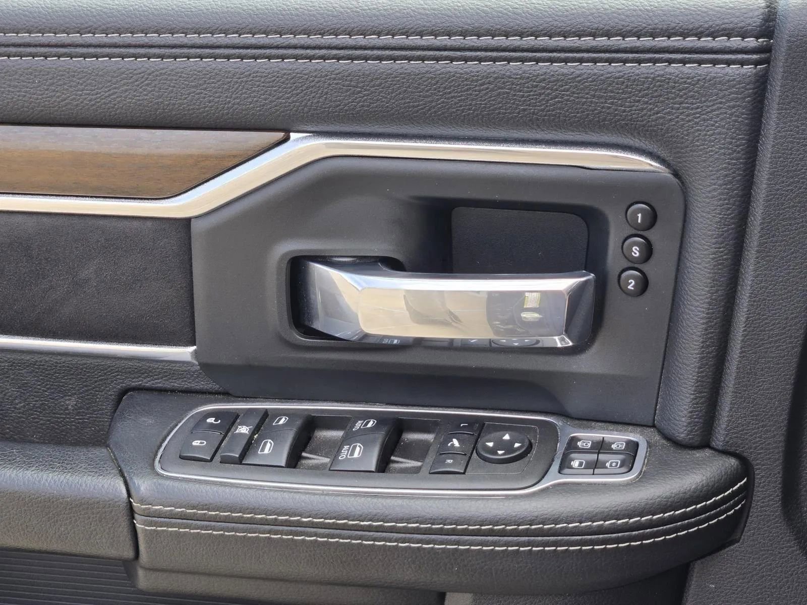 Used 2024 RAM 3500 Laramie w/ Towing Technology Group image 22