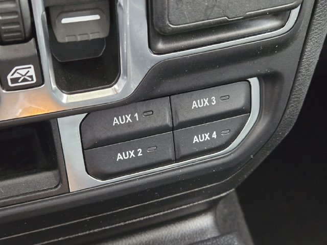 Used 2023 Jeep Wrangler Unlimited Sahara w/ Cold Weather Group AWD/4WD image 21