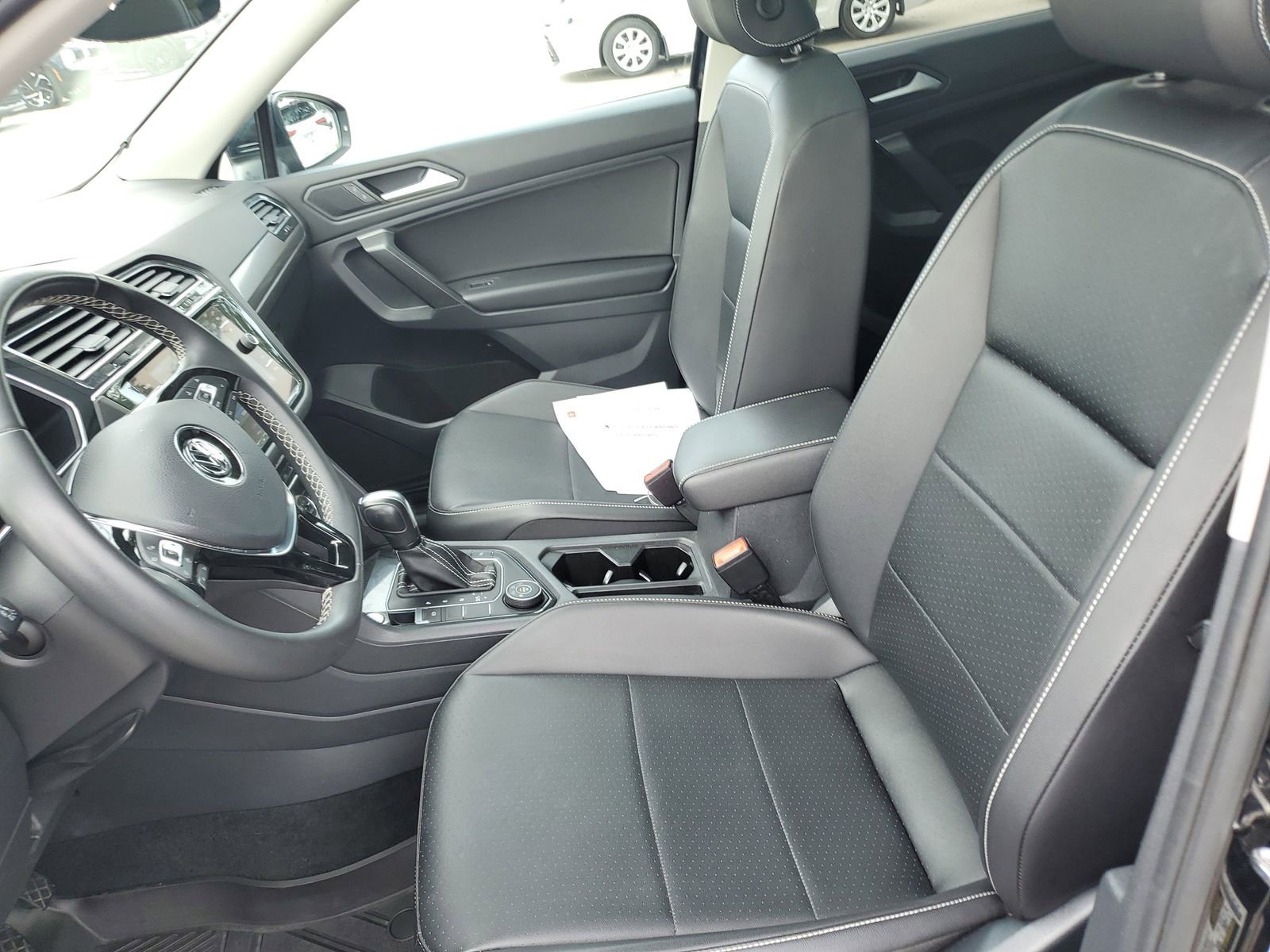 Used 2021 Volkswagen Tiguan SEL AWD/4WD image 16