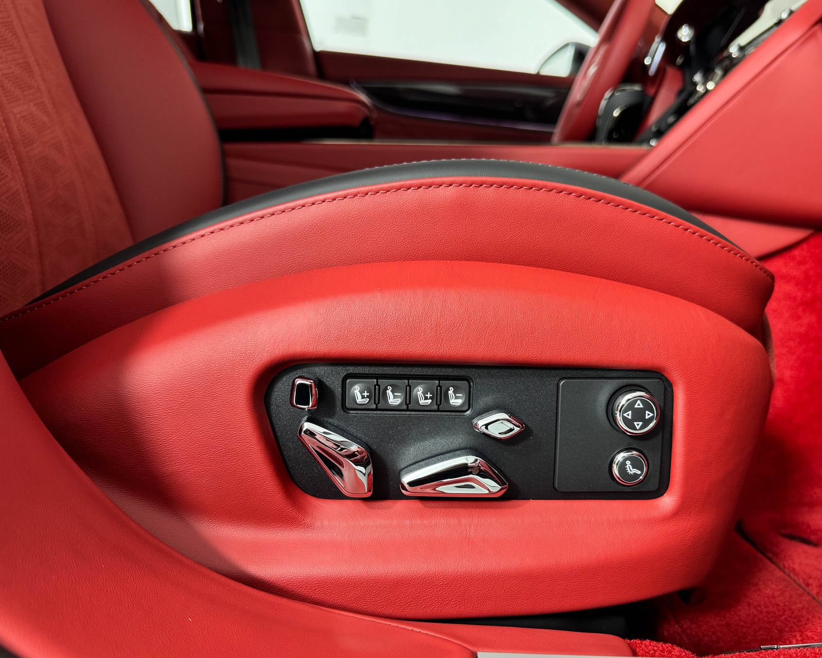 New 2025 Bentley Flying Spur Plug-In Hybrid AWD/4WD image 36