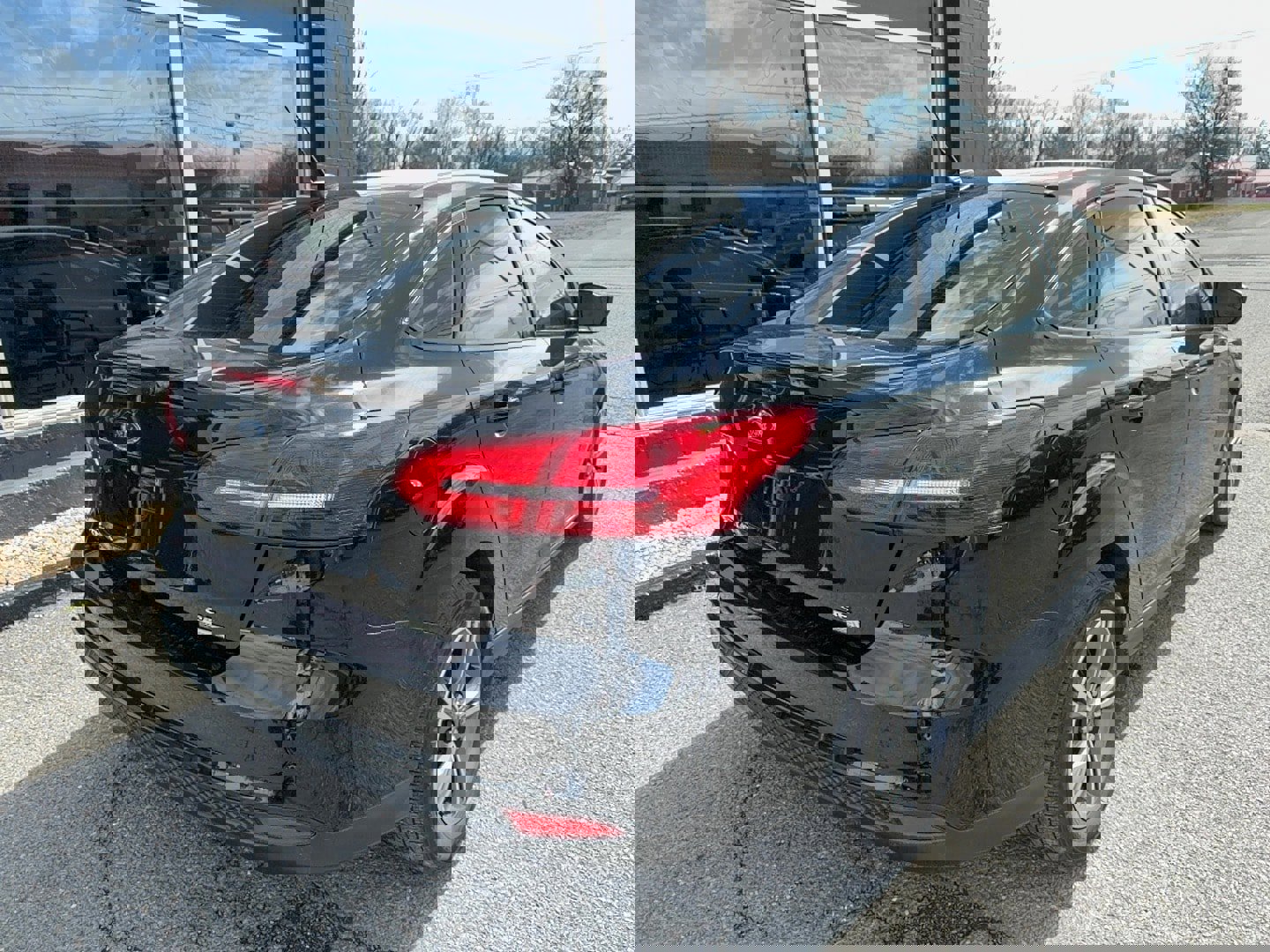 Used 2018 Ford Focus SE w/ SE Appearance Package image 7