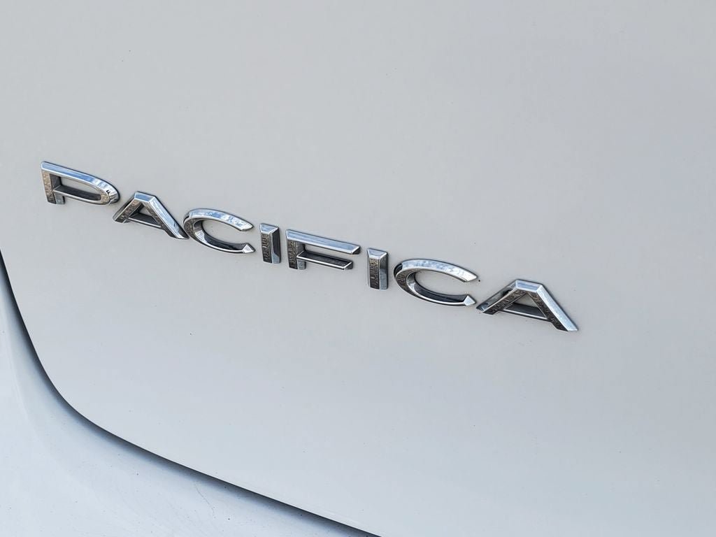 Used 2024 Chrysler Pacifica Touring-L FWD image 30