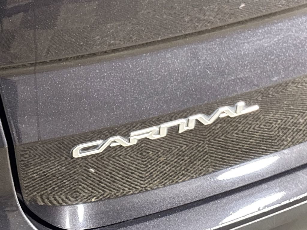 Used 2024 Kia Carnival EX image 24