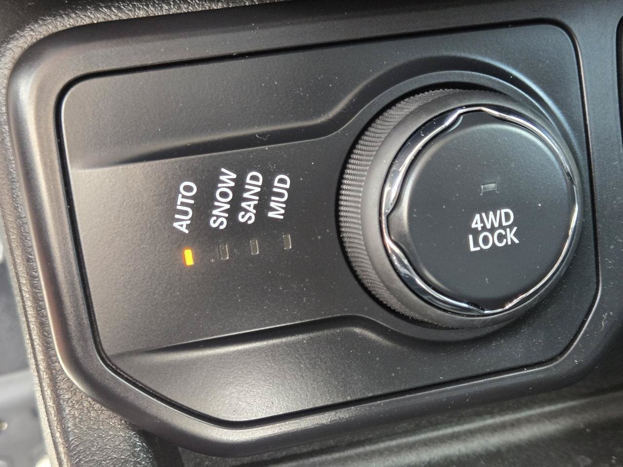 Used 2019 Jeep Renegade Sport w/ Sport Appearance Group AWD/4WD image 20