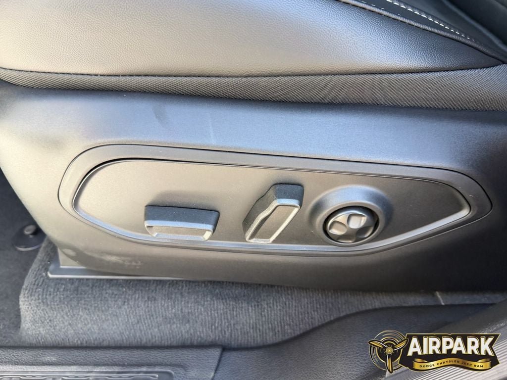 New 2026 Jeep Grand Cherokee Altitude RWD image 19