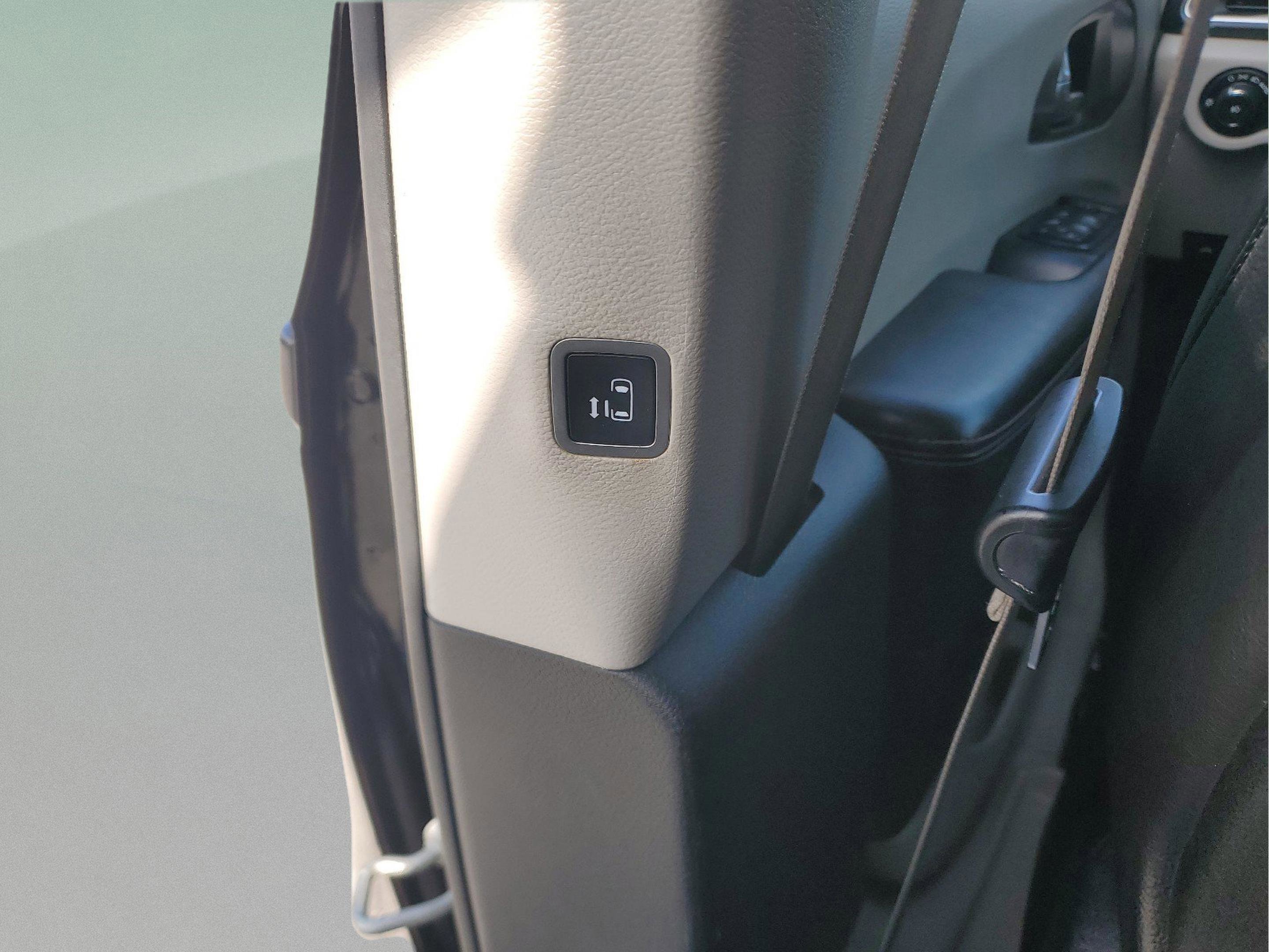 Used 2019 Chrysler Pacifica Touring-L image 15