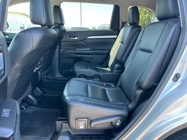 Used 2018 Toyota Highlander XLE AWD/4WD image 13