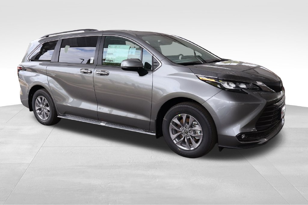 New 2026 Toyota Sienna XLE AWD/4WD image 19