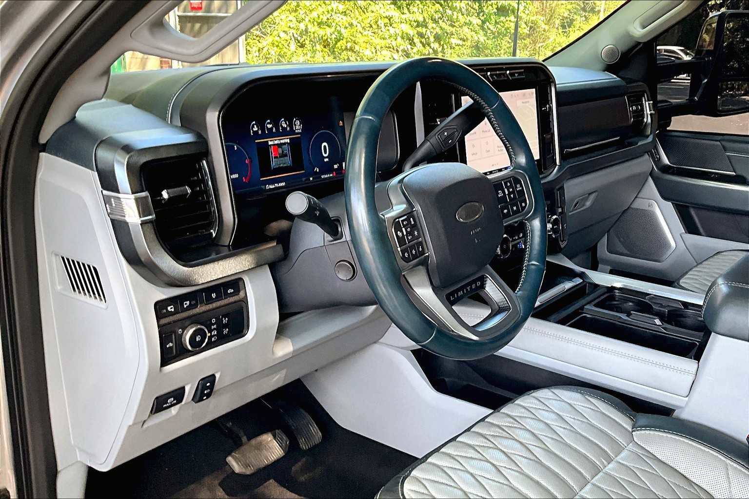 Used 2024 Ford F450 Limited image 17