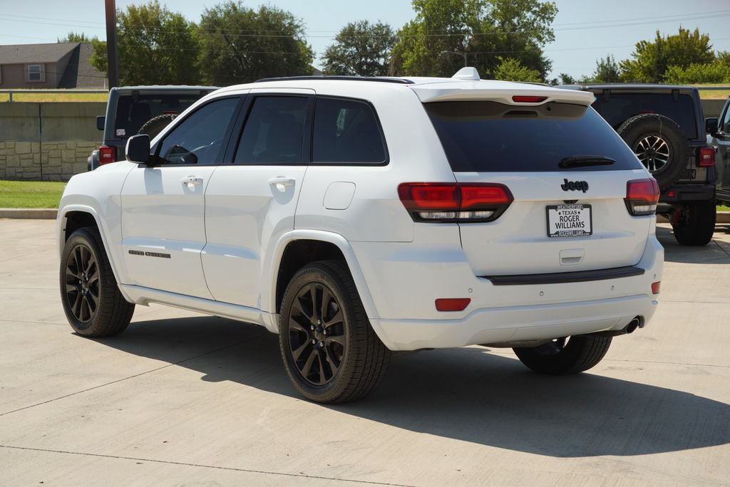 Used 2019 Jeep Grand Cherokee Altitude RWD image 3