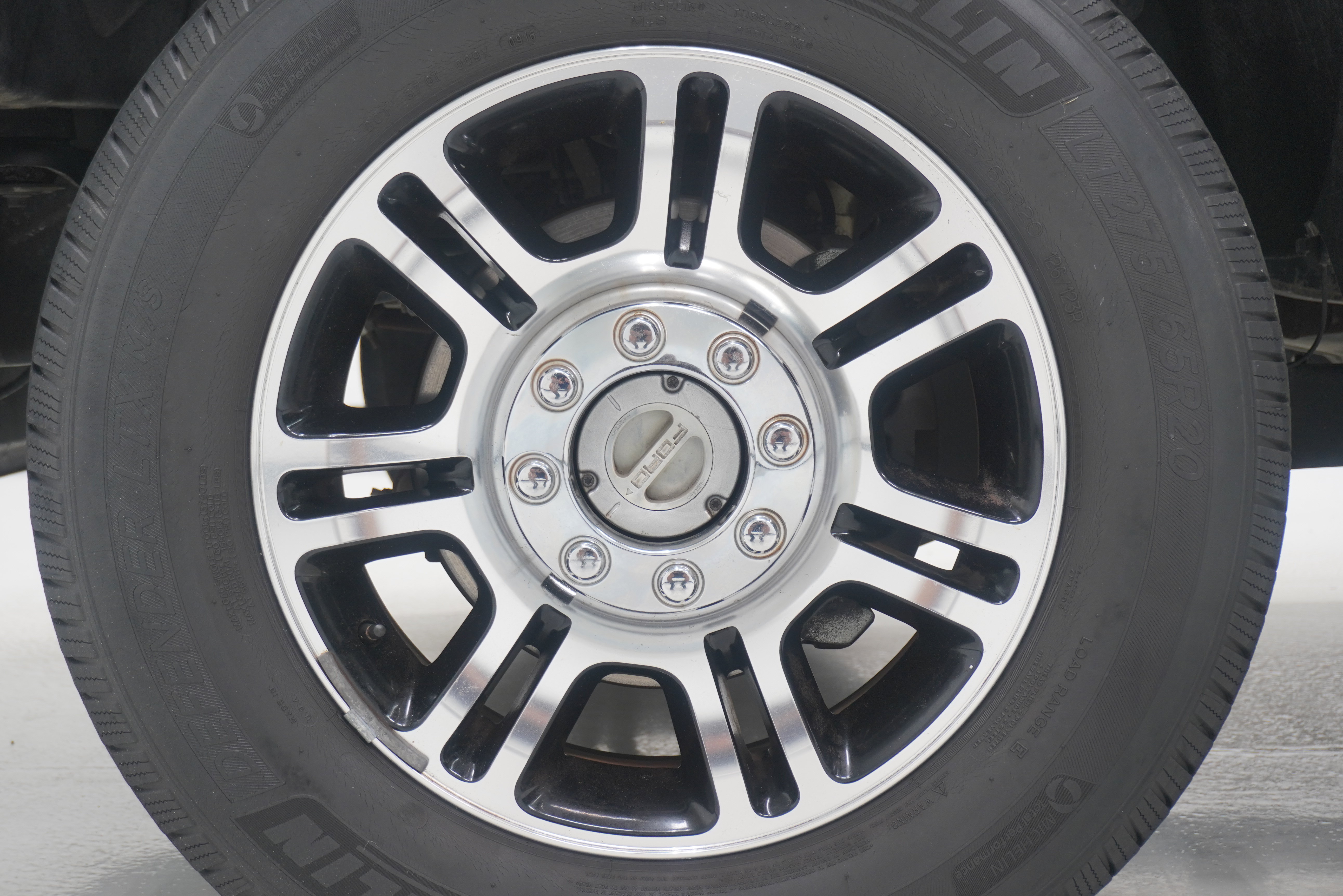 Used 2013 Ford F250 Platinum w/ FX4 Off Road Pkg AWD/4WD image 27