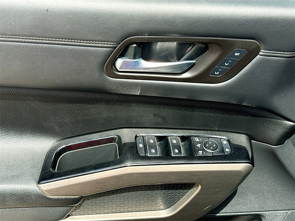 Used 2022 Nissan Pathfinder Platinum w/ Cargo Package image 19